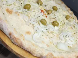 Fugazeta rellena j, m, cebolla