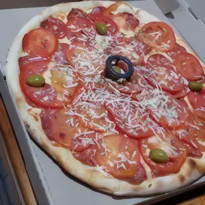 Pizza napolitana con calabresa