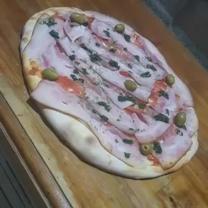 Pizza napolitana con panceta