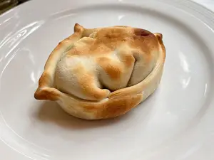 3 empanadas jamon y queso.