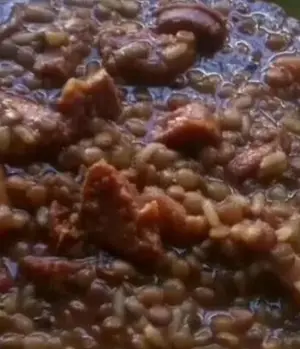 Lentejas, bien completa + pan