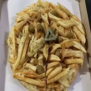 Pizza bomba muzza con papas fritas