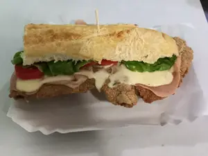 Sanguche de milanesa indv + papas