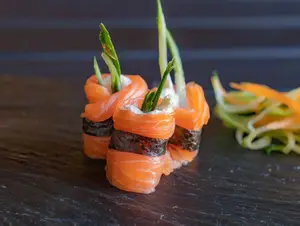 Geishas de salmón (6 piezas)