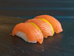 Niguiri de salmón (6 piezas)