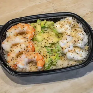 Sushi salad de langostinos