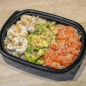 Sushi salad de salmón
