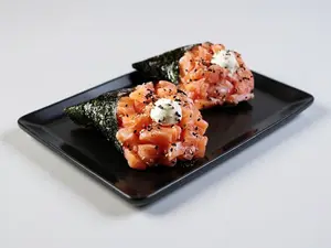 Temakis de salmón (2 unidades)