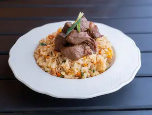 Yakimeshi de carne