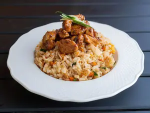 Yakimeshi de pollo