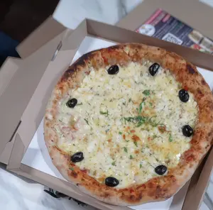 Pizza cinco quesos