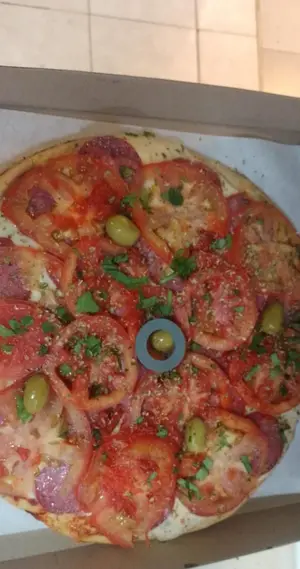 Pizza de Calabresa con Tomate