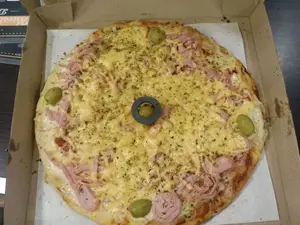 Pizza napolitana con provolone
