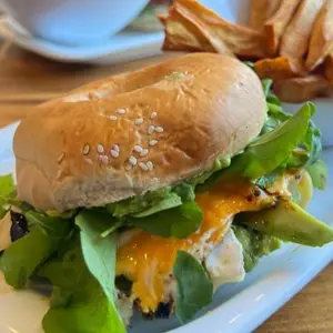 Baguel de queso brie