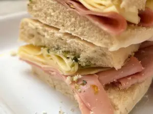 Mortadela Italiana Con Pistacho