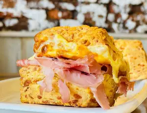 Scon de Queso Relleno