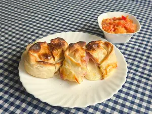 Empanada jamon y muzzarella