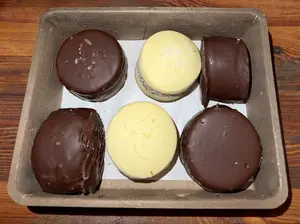 Alfajores de maicena y chocolate x 6