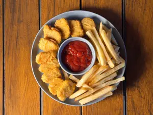 10nuggets+papas+aquarius 500ml