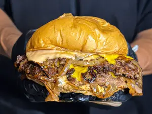 Amerikan onion triple + papas