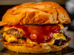 BIG FAT TRIPLE + PAPAS