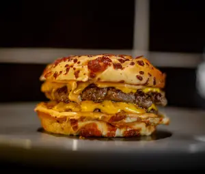 CHEESE DOBLE + PAPAS