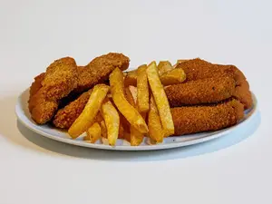 Papas + bastones de pollo