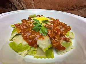 Ravioles jyq + salsa boloñesa