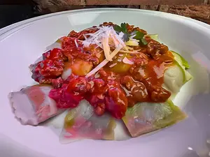 Ravioles verdura + salsa boloñesa