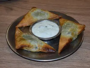 Triangulitos con tzatziki