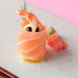Geisha de salmón, langostinos y queso (unidad)