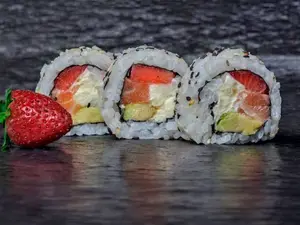 Strawberry roll (10 unidades)