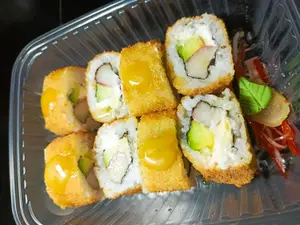 Variedad de rolls vegetarianos 25 unidades