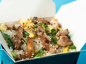 Yaki meshi de cerdo