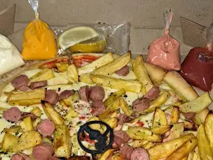 Muzza Salchipapa