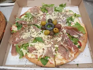 Crudo y rúcula