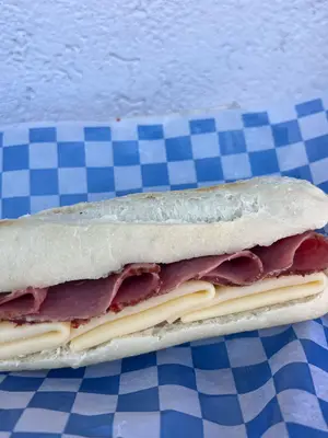 Pastron y queso Danbo