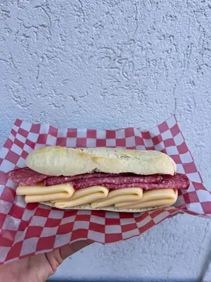 Salame y queso Danbo