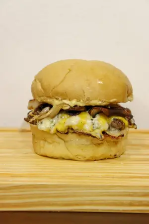 Blue cheese simple burger