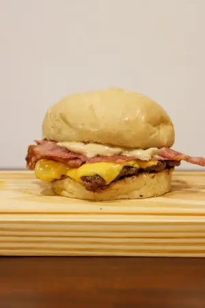 Extra bacon simple burger