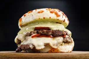 Green sauce doble burger