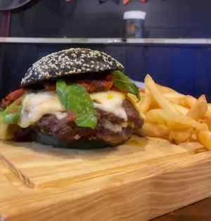 Memeka burger triple