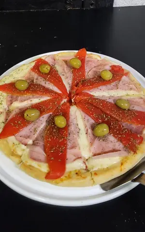 Pizza jamon y morron