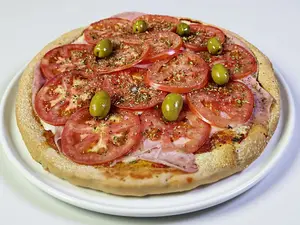 Pizza napo con jamon