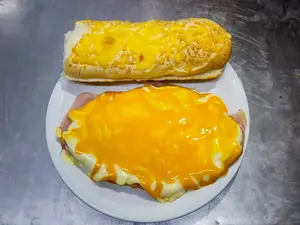 Sand doble queso con fritas
