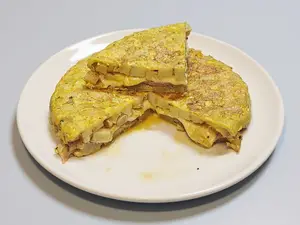 Tortilla de papa rellena j y q