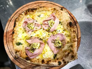 Mortadela y stracciatella