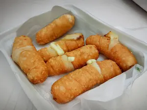 12 tequeños de queso