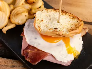 Sándwich Huevo Y Panceta