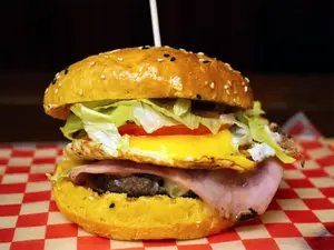 Burger derby + papas